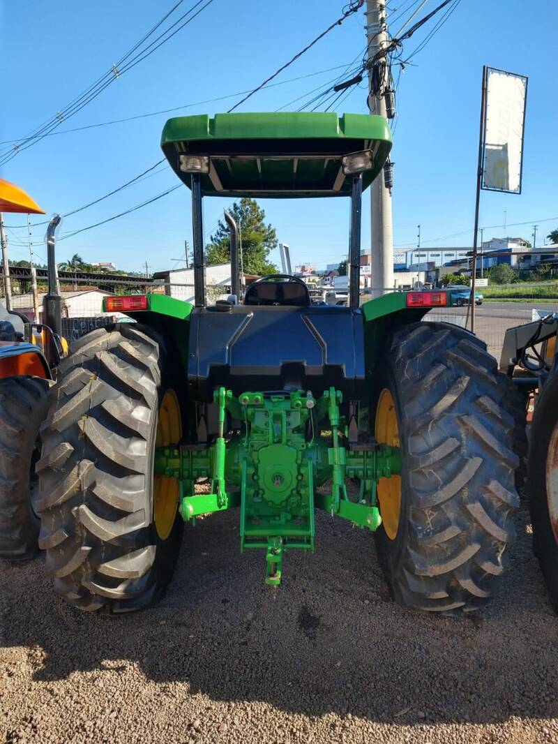 TRATOR JOHN DEERE 5705 - 4X4 - ANO 2007 - VENDIDO